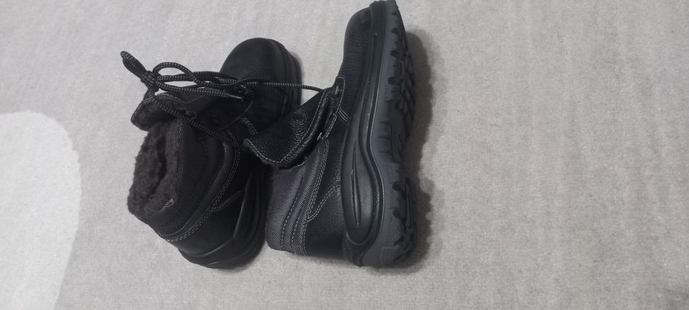 Продаю ботинки зимние