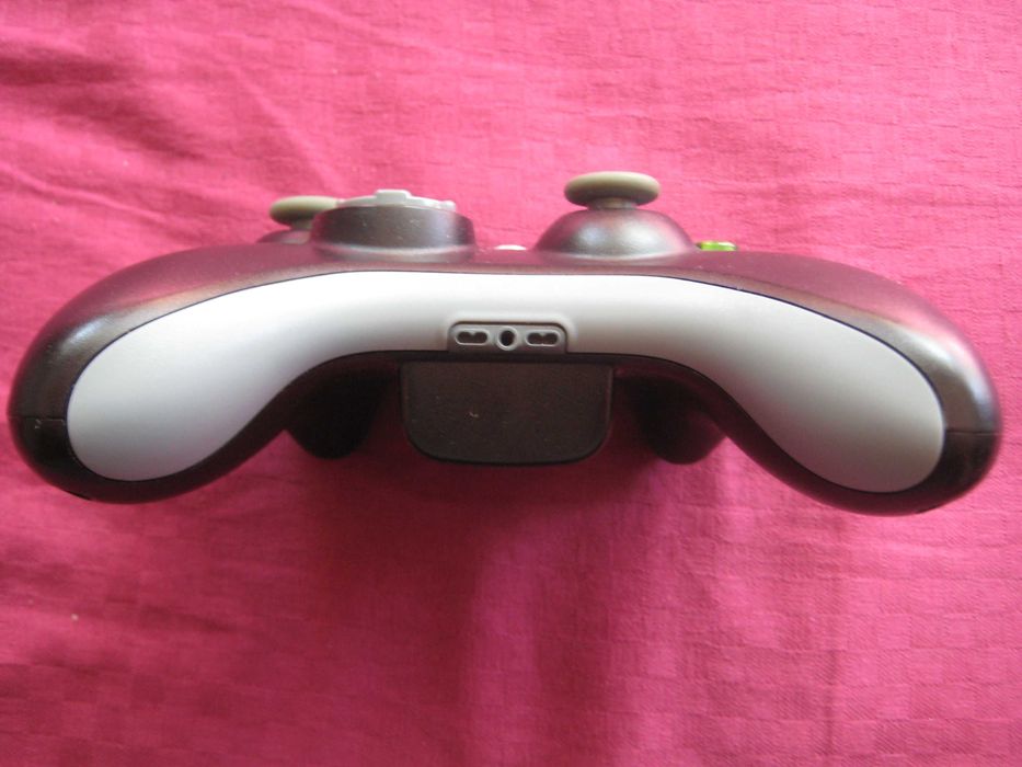 Продавам оригинален контролер за XBOX 360