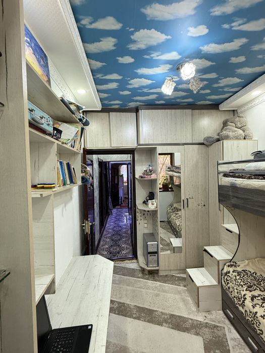 Уй сотилади 2- қават 3 хона юбилейни офис маркет орқасида