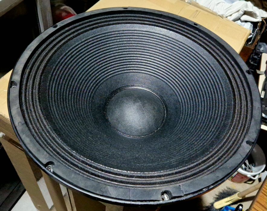 Bas L acoustics sb118 pasiv