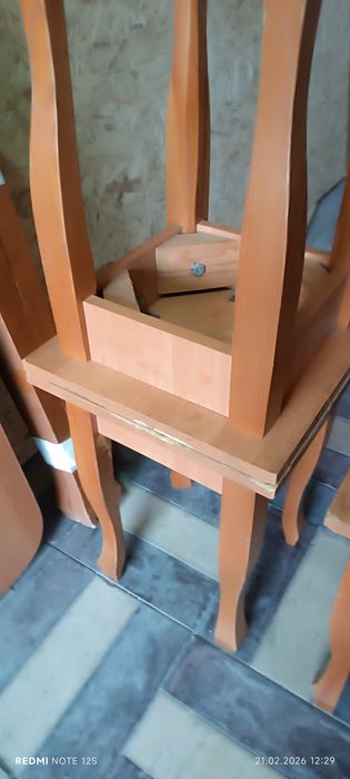 Продам стол и 4 табуретки