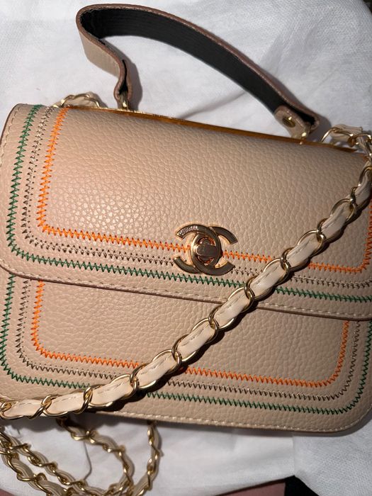 Елегантна дамска чантичка