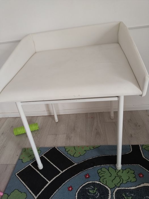 Пеленальный стол