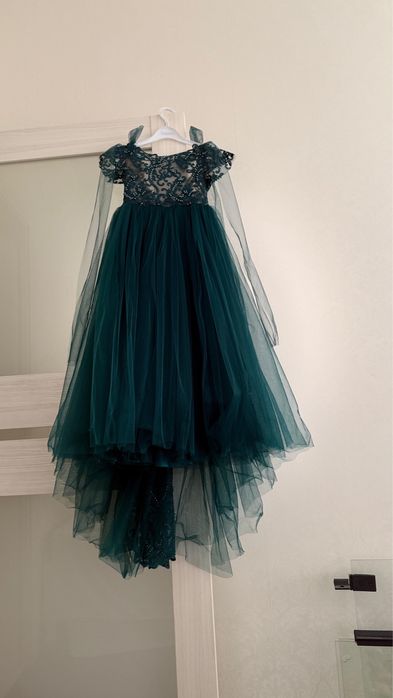 платье для праздников, для девочки 6-7 лет