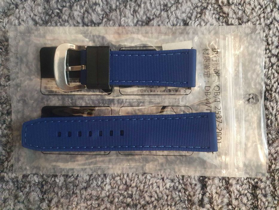 Vand curea de silicon Albastra 24 mm noua