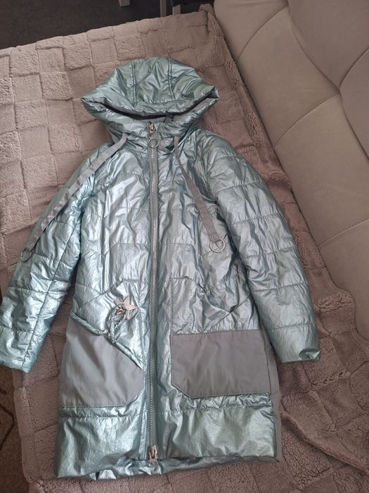 Продам куртку на девочку