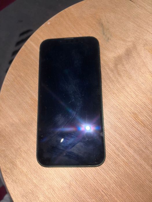 13 айфон , в хорошем состоянии