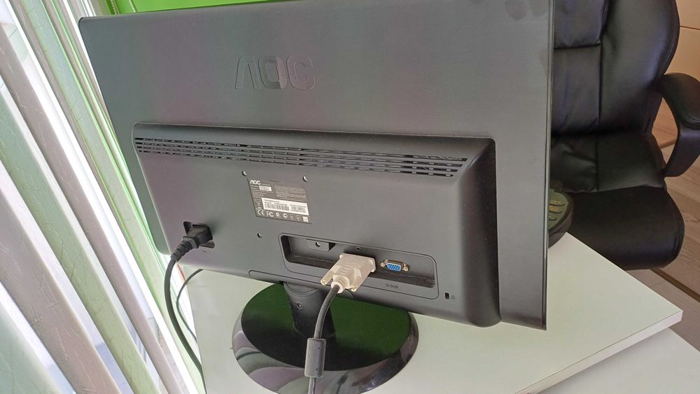 AOC E2250SWDN 21,5 инча 1080p LED монитор - цветен + кабели