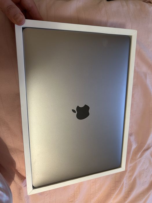 Macbook Pro 13-inch/ 8 ГБ / SSD 512 ГБ