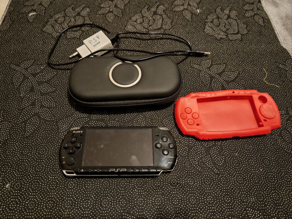 PSP 3002 с много игри