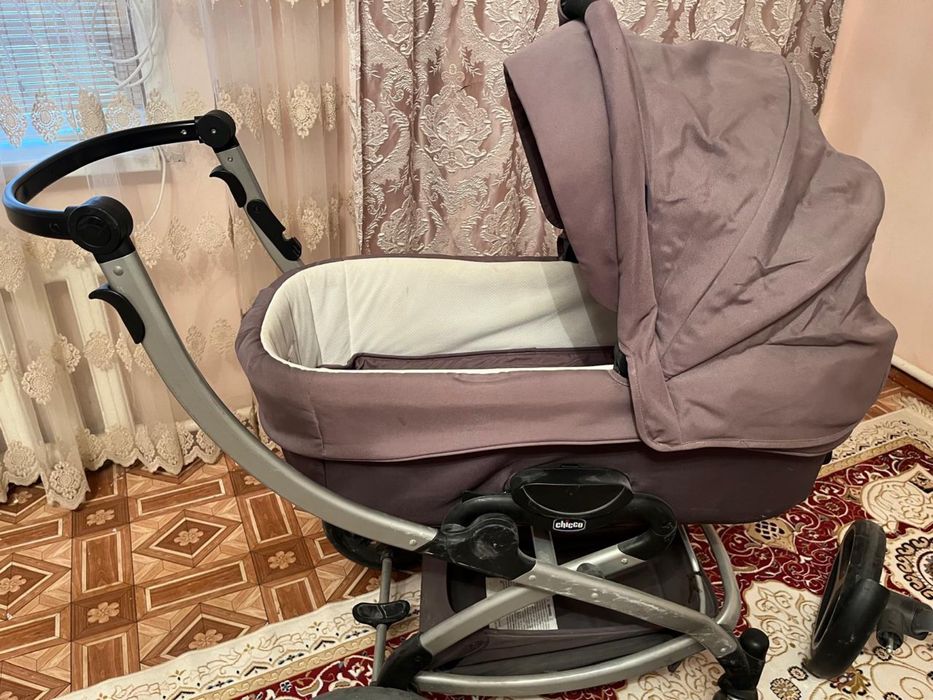 Коляска мощного качества от бренда Chicco