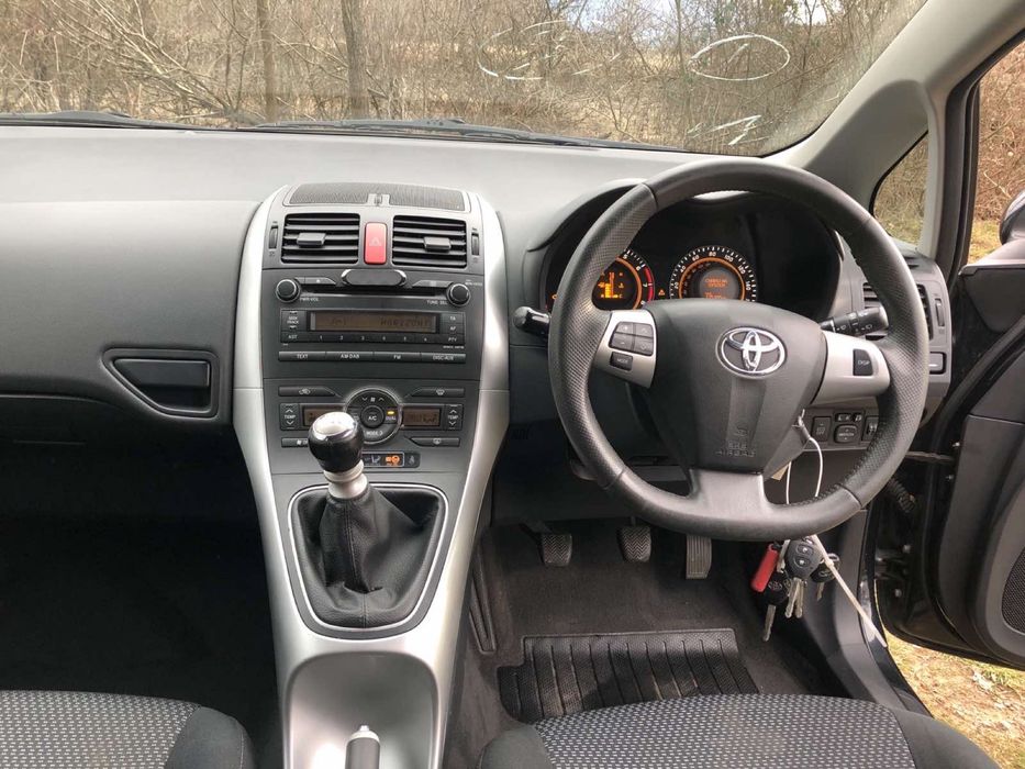 Тойота Аурис//Toyota Auris 1.33vvti 99кс// 2010-2012г