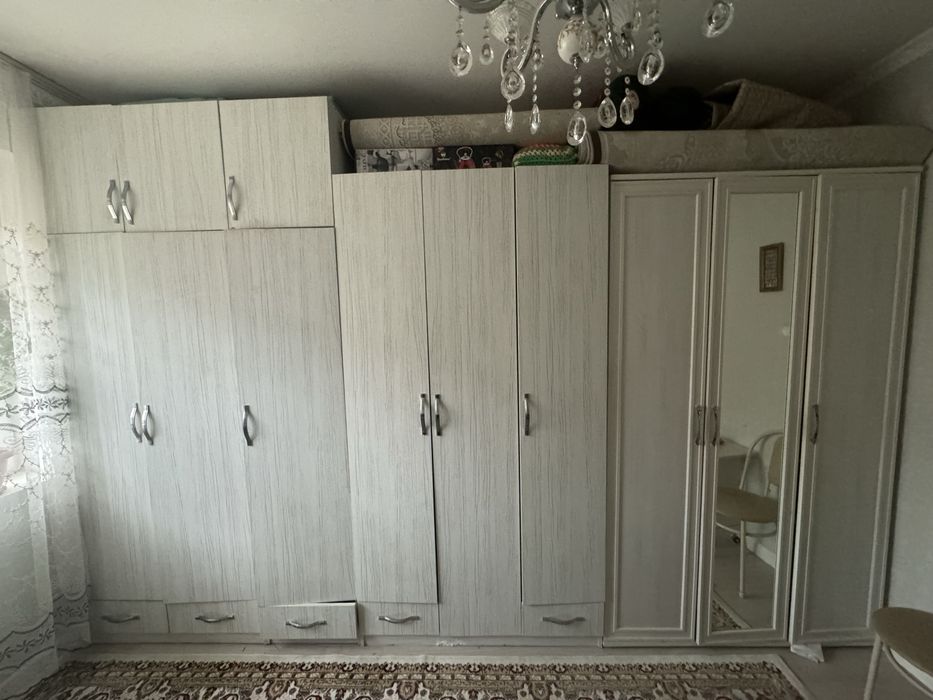 Шифоньер для одежди и так далее