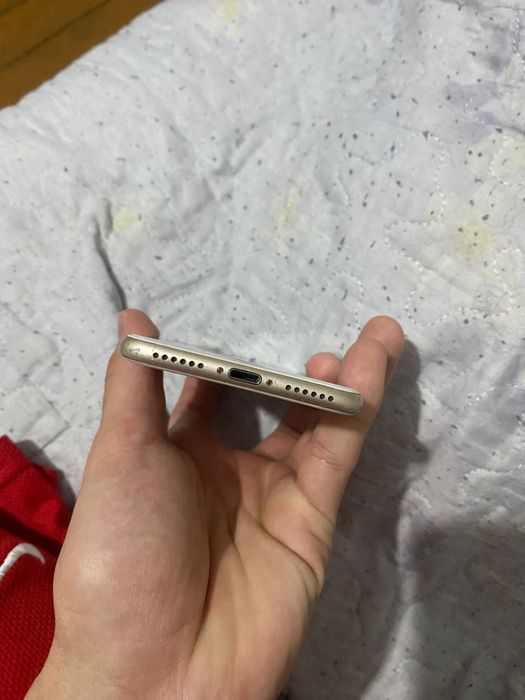 Продам Айфон 7, 32гб