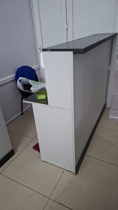 Стойка респепшен.