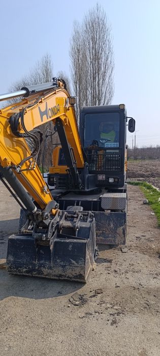 Экскаватор хизмати