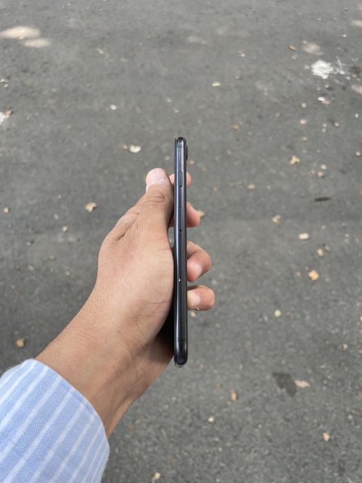 iPhone SE 2020    .
