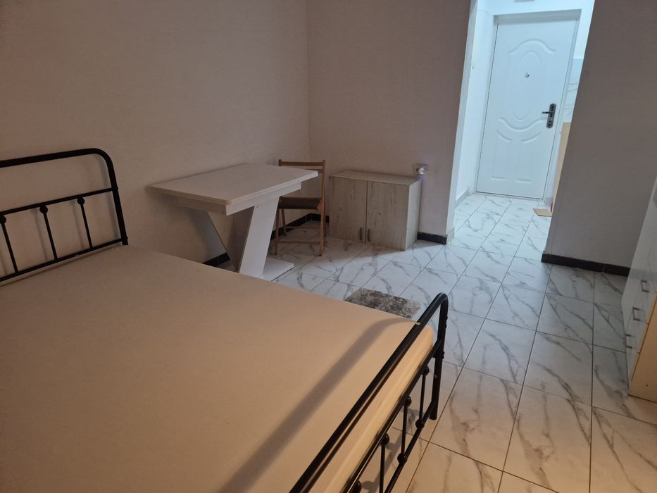 Garsoniera recent renovata