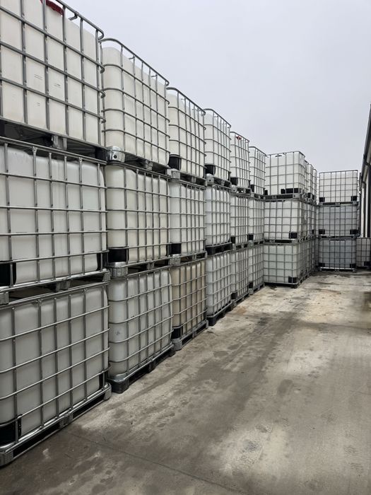 Цистерни бидони 1000литра 1 тон съдове за  вода чисти  хранителни