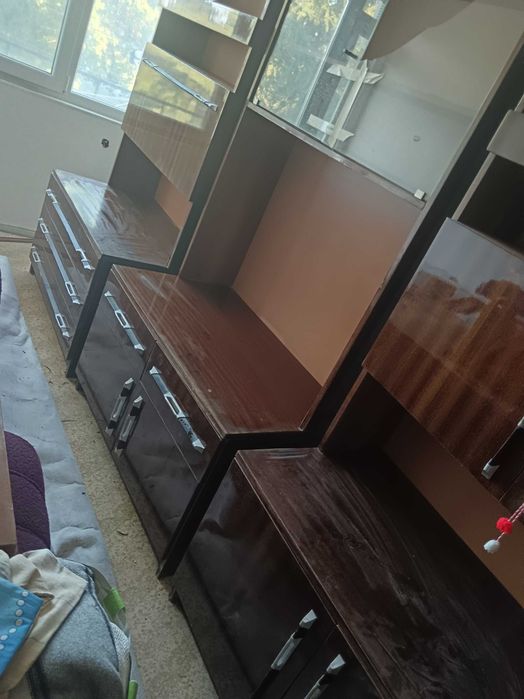 Подарявам мебелите от снимките. Намират се в град Каварна. Трябва да се вземат от място. Телефон за връзка 0886722621 Георги
