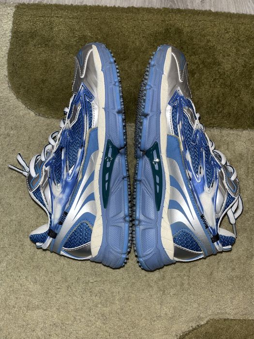 Off-White Be Right Back