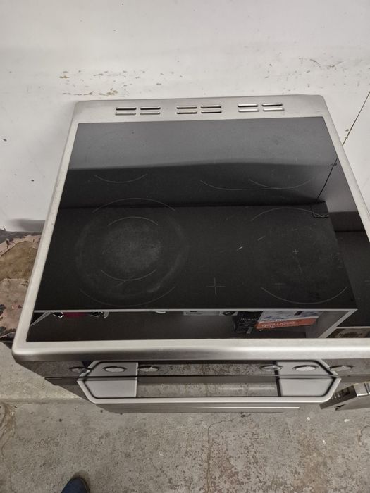 Свободностояща фурна с керамични котлони 60см