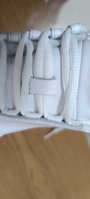 Кроссовки бренд KSwiss женские новые размер 37