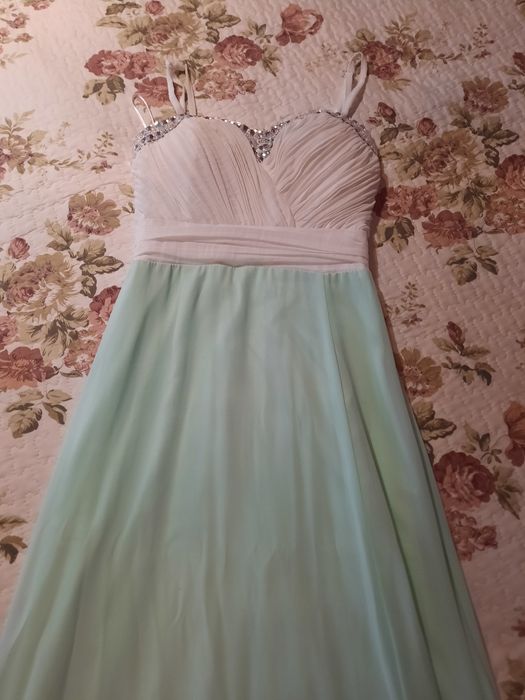 Дълга дамска рокля с цепка