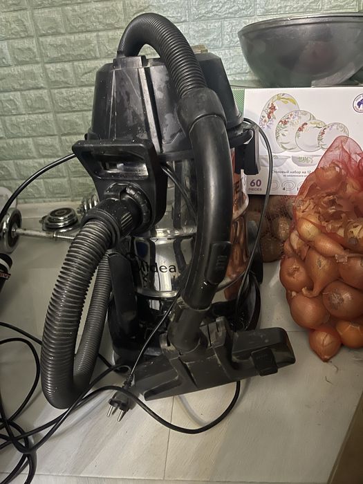 Продам пылесос Midea