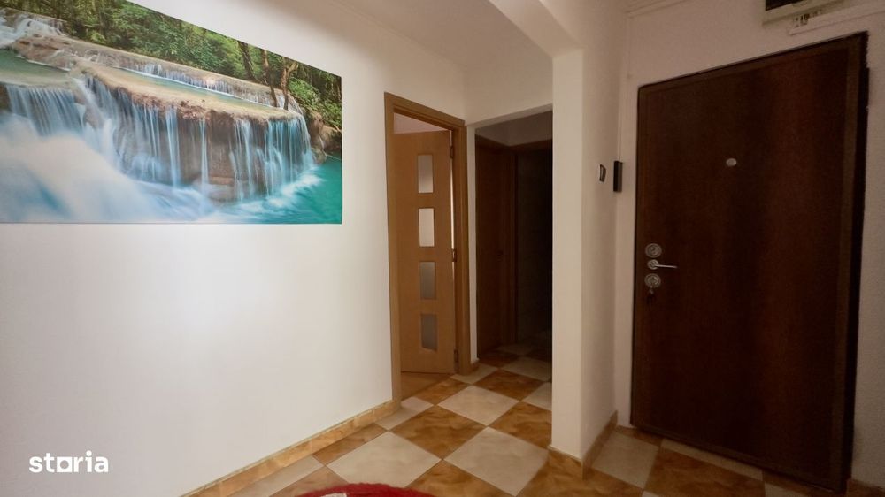 Apartament 4 camere, etaj intermediar, zona CET – ideal pentru famil