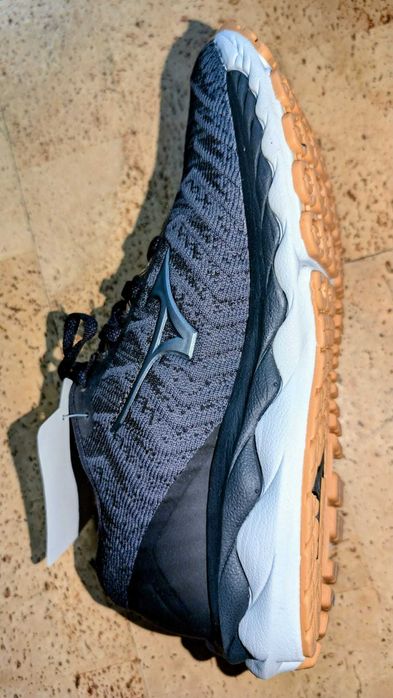 Mizuno Wave Sky 4 - noi 38-38,5 pt pantofi sport alergare
