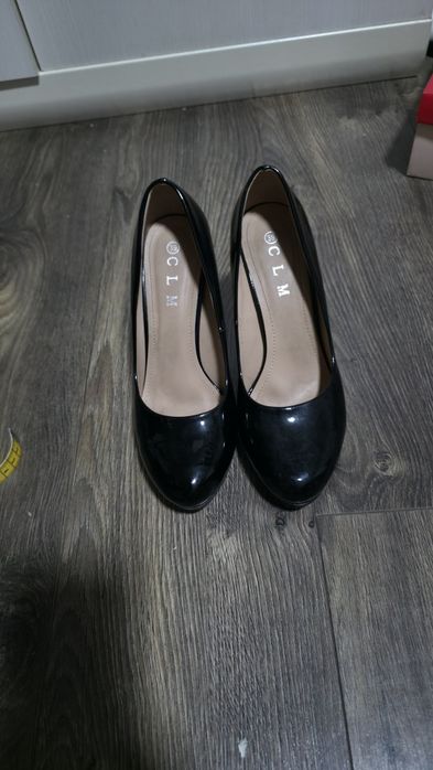 Pantofi cu toc inalt