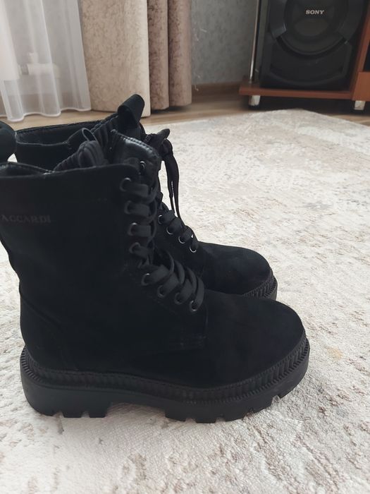 Продам зимние ботинки, женские.