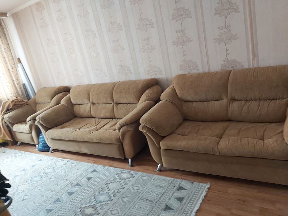 Продам 2 дивана и кресло