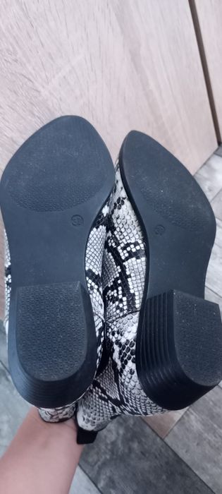 Botine noi, nr 37