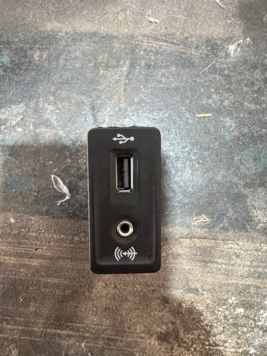 Conector USB Auxiliar VW Golf / Passat Mib 2 5G0 035 222 C