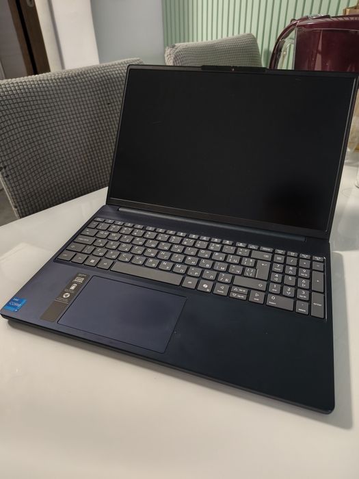 Lenovo IdeaPad Slim 3, 15" 512GB SSD 16GB RAM