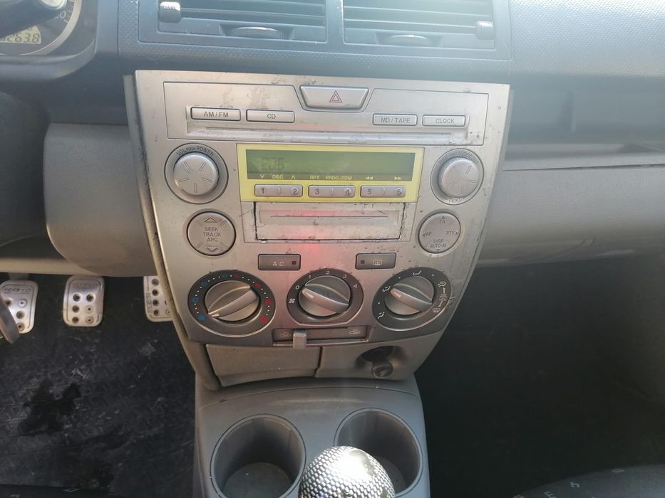 Vând Mazda 2 din 2003
