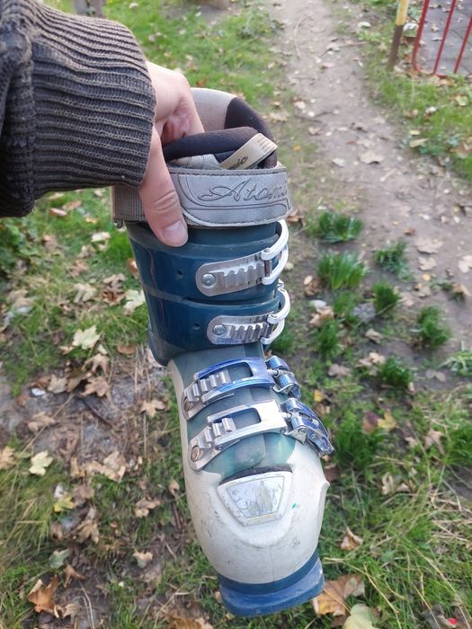 Обувки за ски, ATOMIC