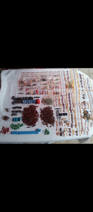 Lot de mii de piese ca Circuite Integrate/ Tranzistori / Condensatori