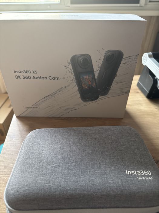 Экшн-камера Insta360 X5 Essentials Bundle