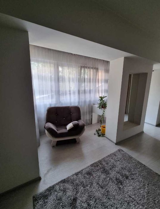 Închiriez apartament