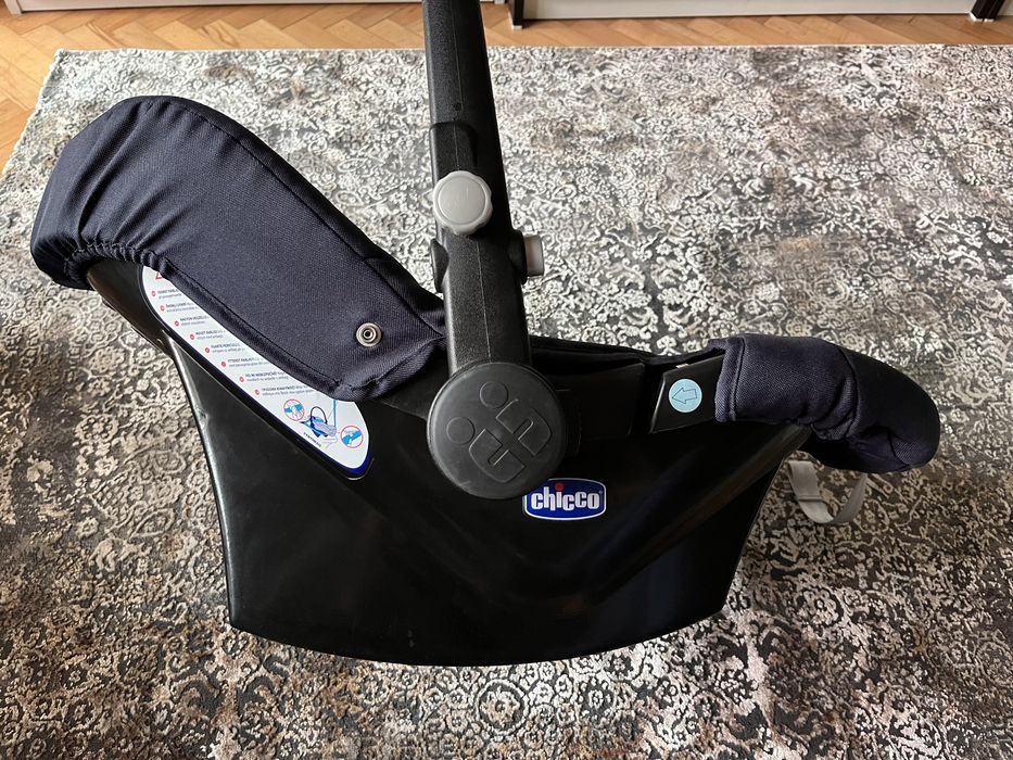 Столче за кола Chico 0-6 месеца