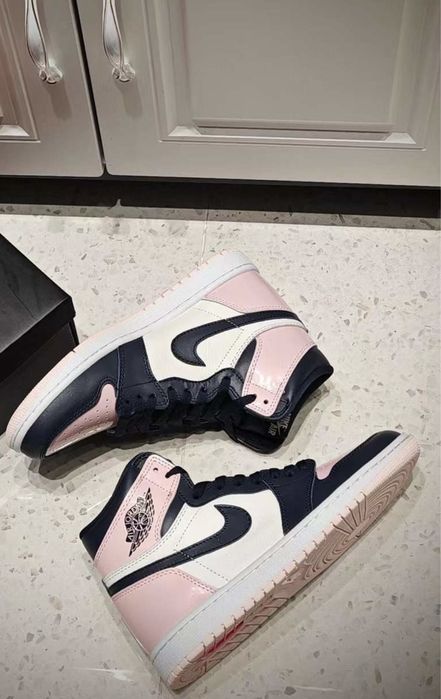 Air Jordan 1 High Atmosphere Pink