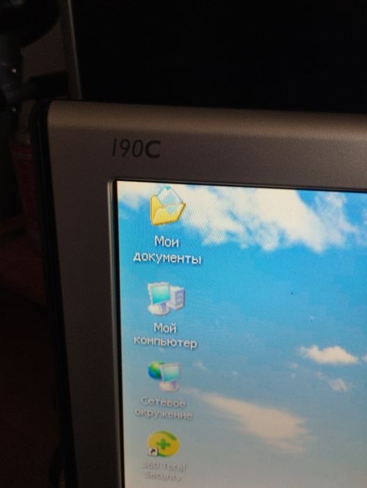 Клавиатура , мониторы, шнуры, мышки