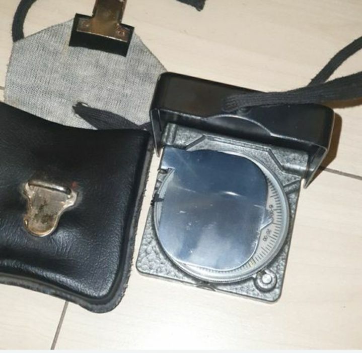 Busola militara romaneasca  tip iIOR B1-69 de stoc noua
Completa busol