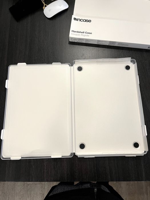 Протектор за Macbook Incase Hardshell 16"