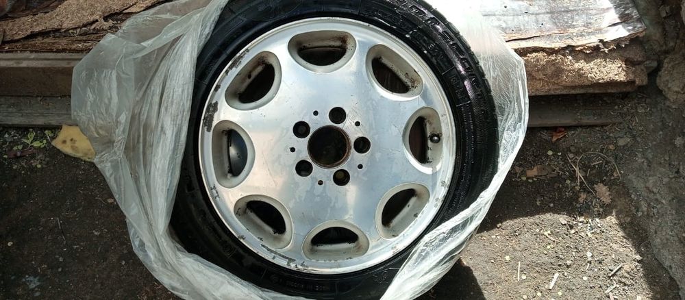 Продаю    шина  на мерс