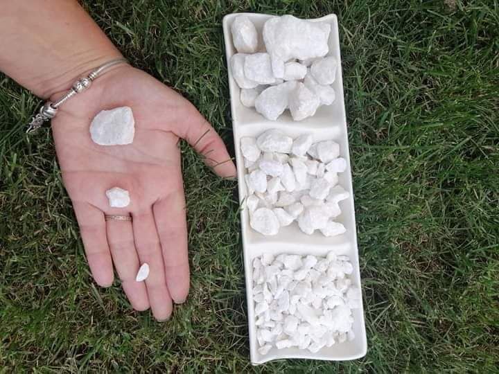 Piatra decorativa marmură albă la sac de 50 kg sau la tonă
