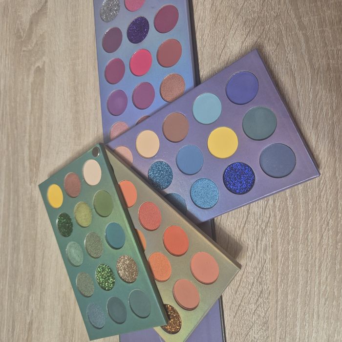 Тени на продажу.